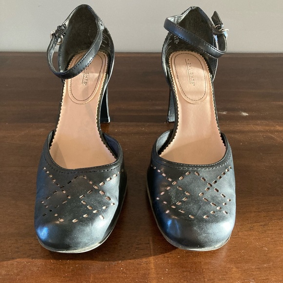 8 1/2 Highlight High Heels - Picture 2 of 6